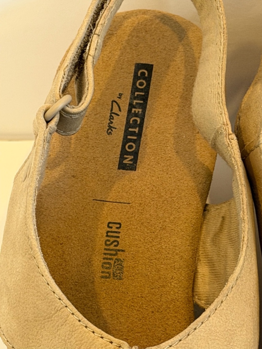 Clarks Women's Beige Open-Toe Suede Slingback Sandals 9.5 - Picture 2 of 8